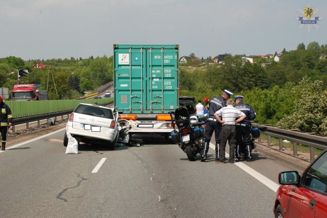 Zderzenie Opla z ciężarówką na S6