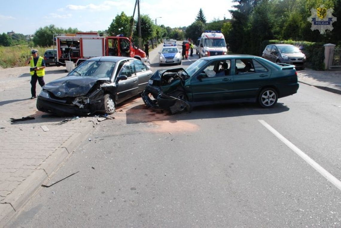 Zderzenie seata z renault na ul. Strzeleckiej Zderzenie seata z renault na ul. Strzeleckiej