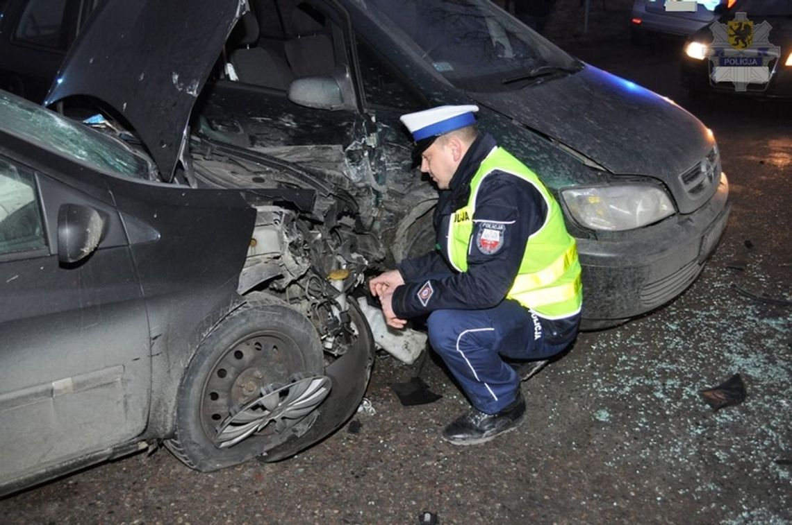Zderzenie trzech aut w Borkowie - trzy osoby w szpitalu w tym 6 miesięczne dziecko