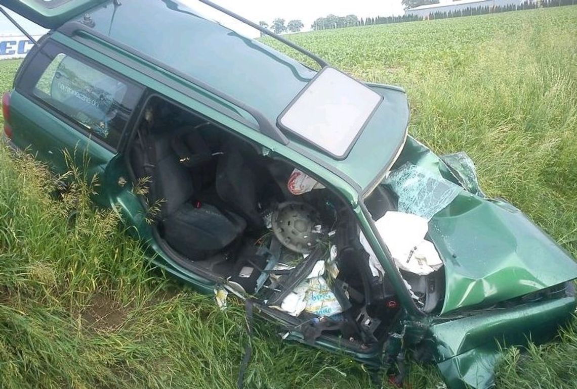 Zderzenie trzech samochodów. Jedna osoba nie zyje, dwie są ranne Zderzenie trzech samochodów. Jedna osoba nie zyje, dwie są ranne