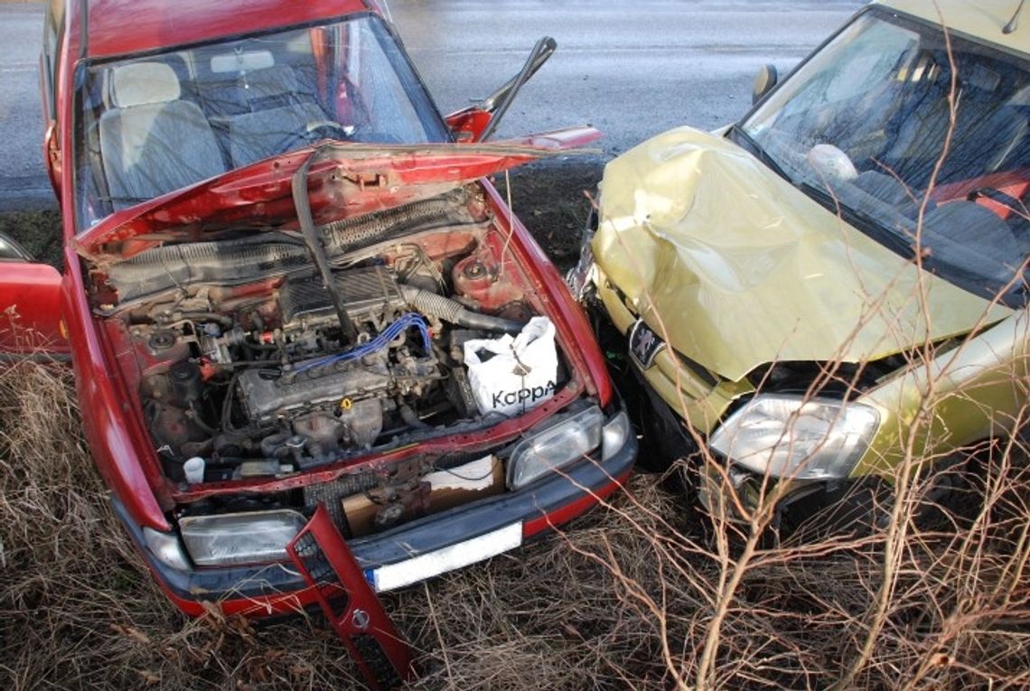 Zderzyli się mimo podwójnej ciągłej