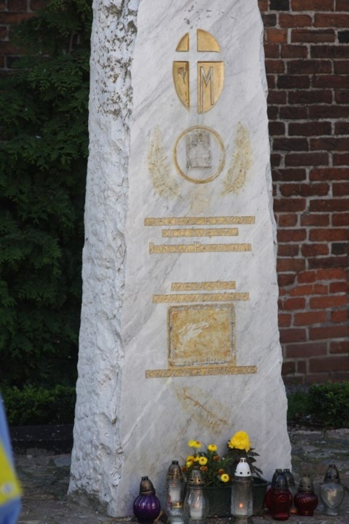 Zdewastowano papieski obelisk