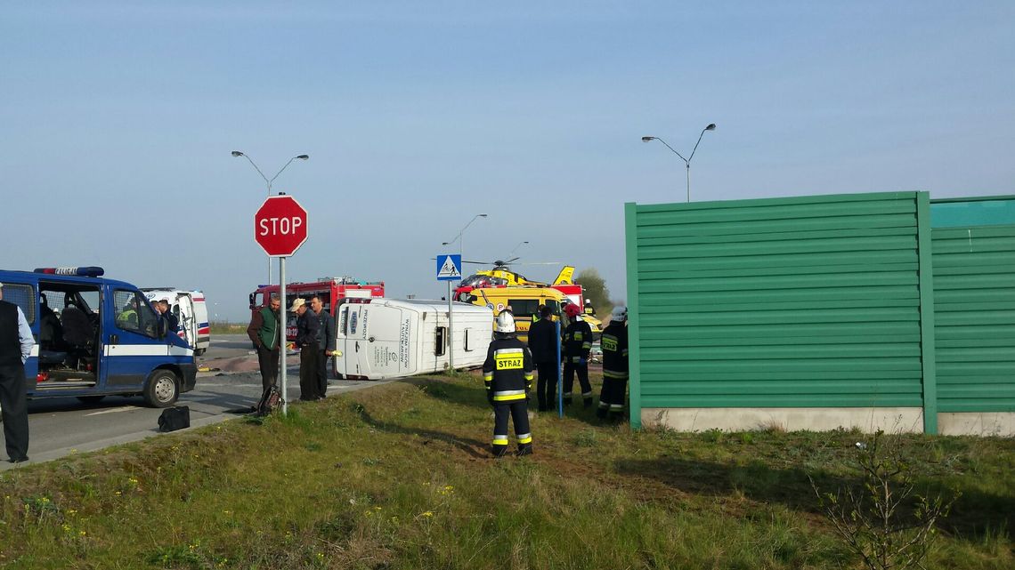 ZDJĘCIA 14 osób rannych w wypadku busa z samochodem osobowym pod Pelplinem