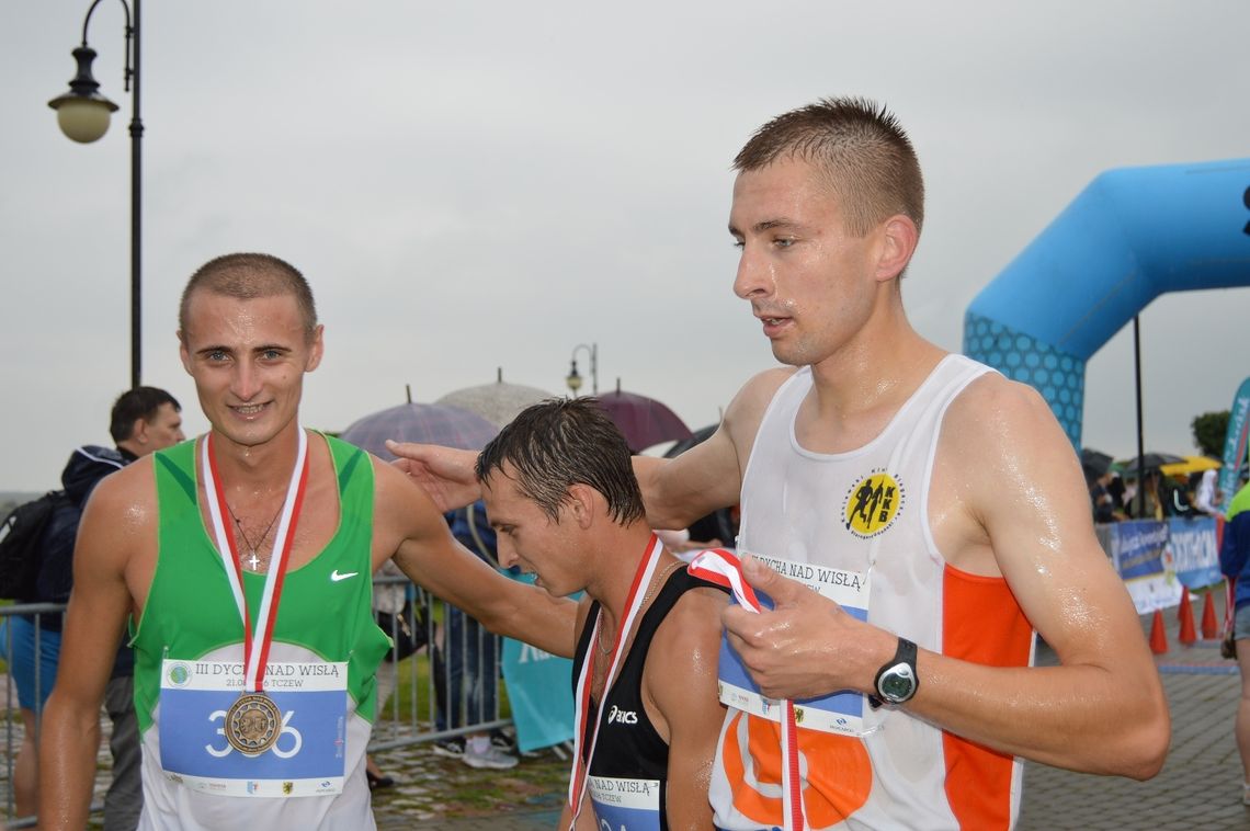 (ZDJĘCIA) 209 osób pobiegło &quot;dychę&quot; z okazji Święta Wisły 