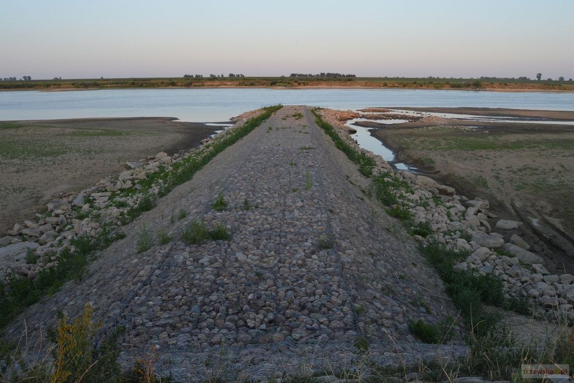 (ZDJĘCIA) Bardzo niski stan wody na Wiśle (ZDJĘCIA) Bardzo niski stan wody na Wiśle