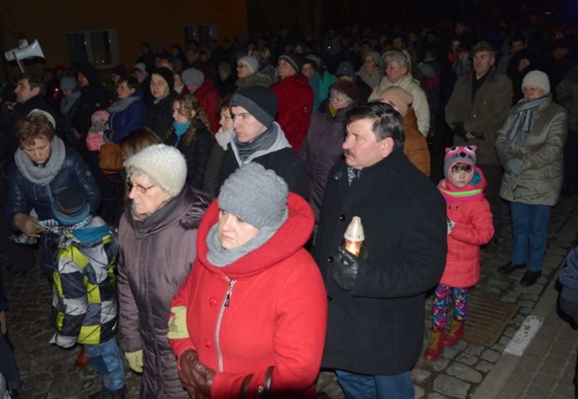 ZDJĘCIA: Droga Krzyżowa. Mieszkańcy przeszli ulicami Zblewa  