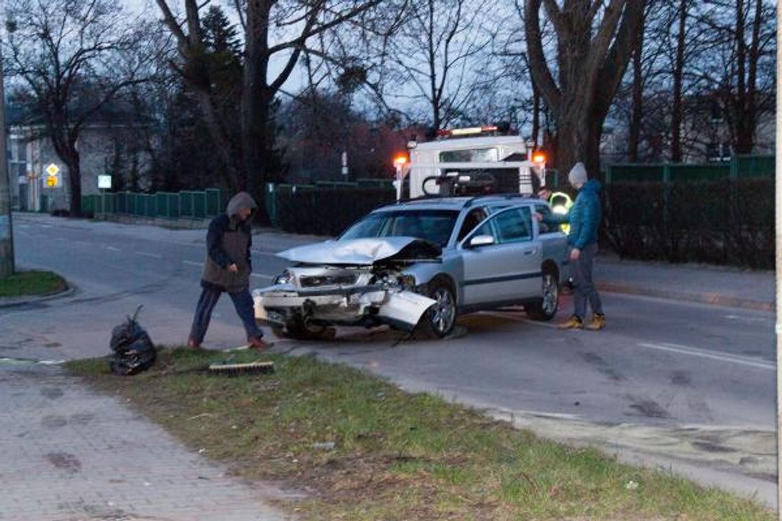 ZDJĘCIA Dwie osoby trafiły do szpitala. Wypadek na ul. Pelplińskiej 