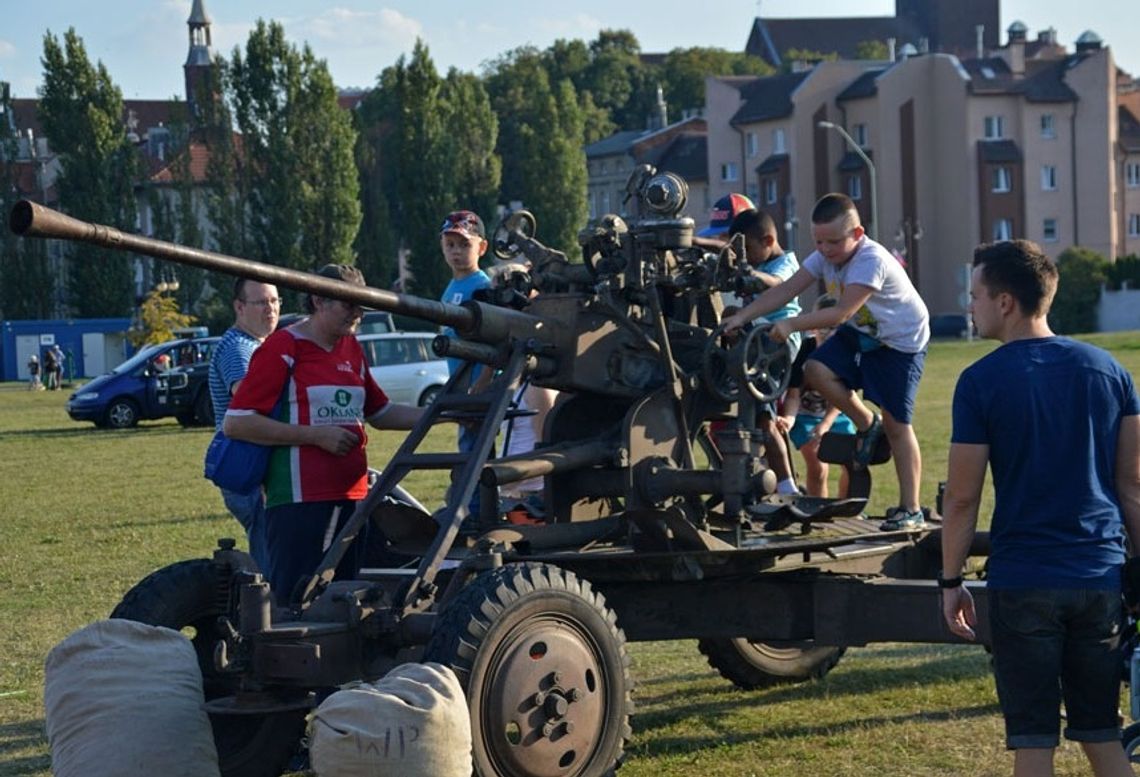 (ZDJĘCIA) Działa, pojazdy, dawna broń - tak było na Pikniku Militarnym w Tczewie 