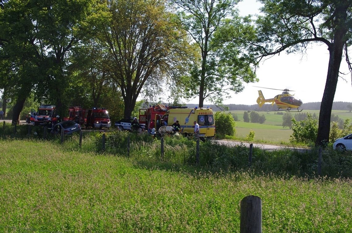 ZDJĘCIA! GROŹNY WYPADEK - są ranni - zderzyły się dwa auta osobowe ZDJĘCIA! GROŹNY WYPADEK - są ranni - zderzyły się dwa auta osobowe