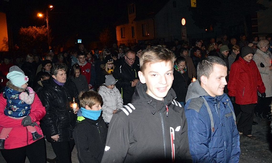 ZDJĘCIA: Mieszkańcy wzięli udział w niezwykłym różańcu 