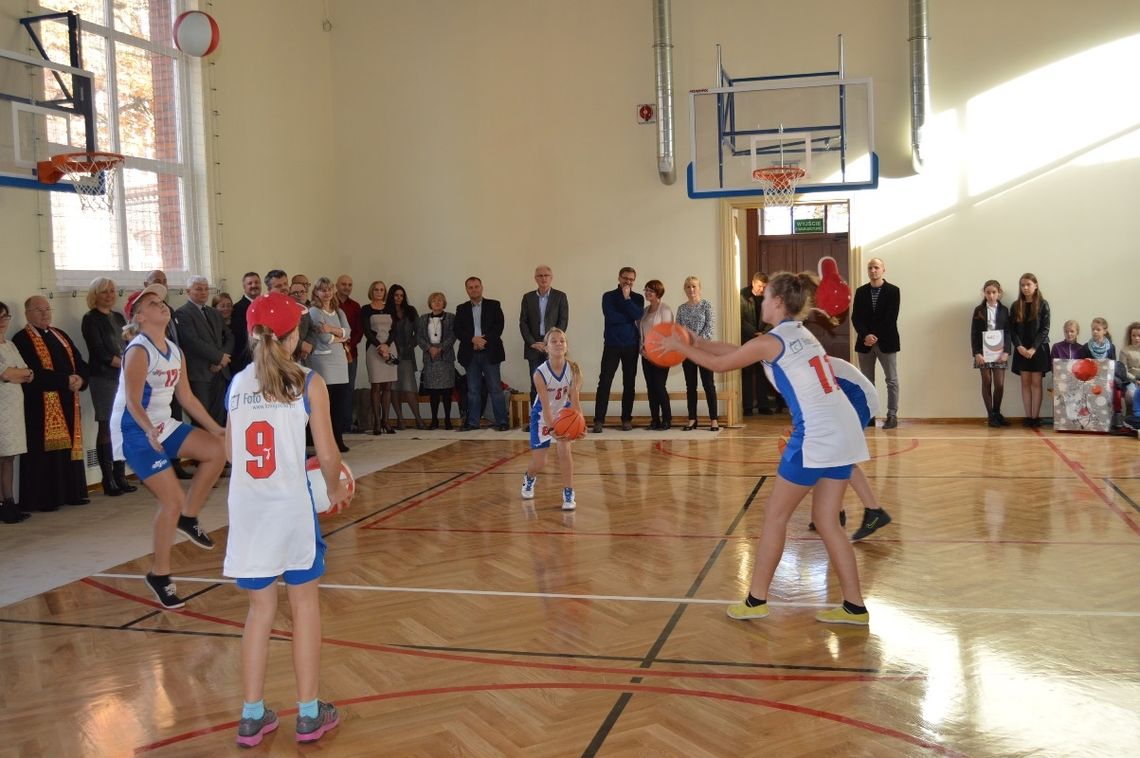 (ZDJĘCIA) Otwarto salę gimnastyczną w SP 5. Nowoczesność w starych murach! (ZDJĘCIA) Otwarto salę gimnastyczną w SP 5. Nowoczesność w starych murach!