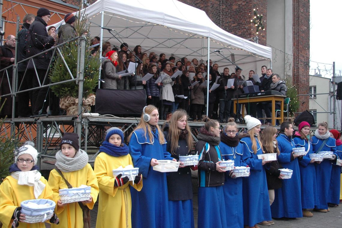 (ZDJĘCIA) Podzielili się opłatkiem na pl. Św. Grzegorza