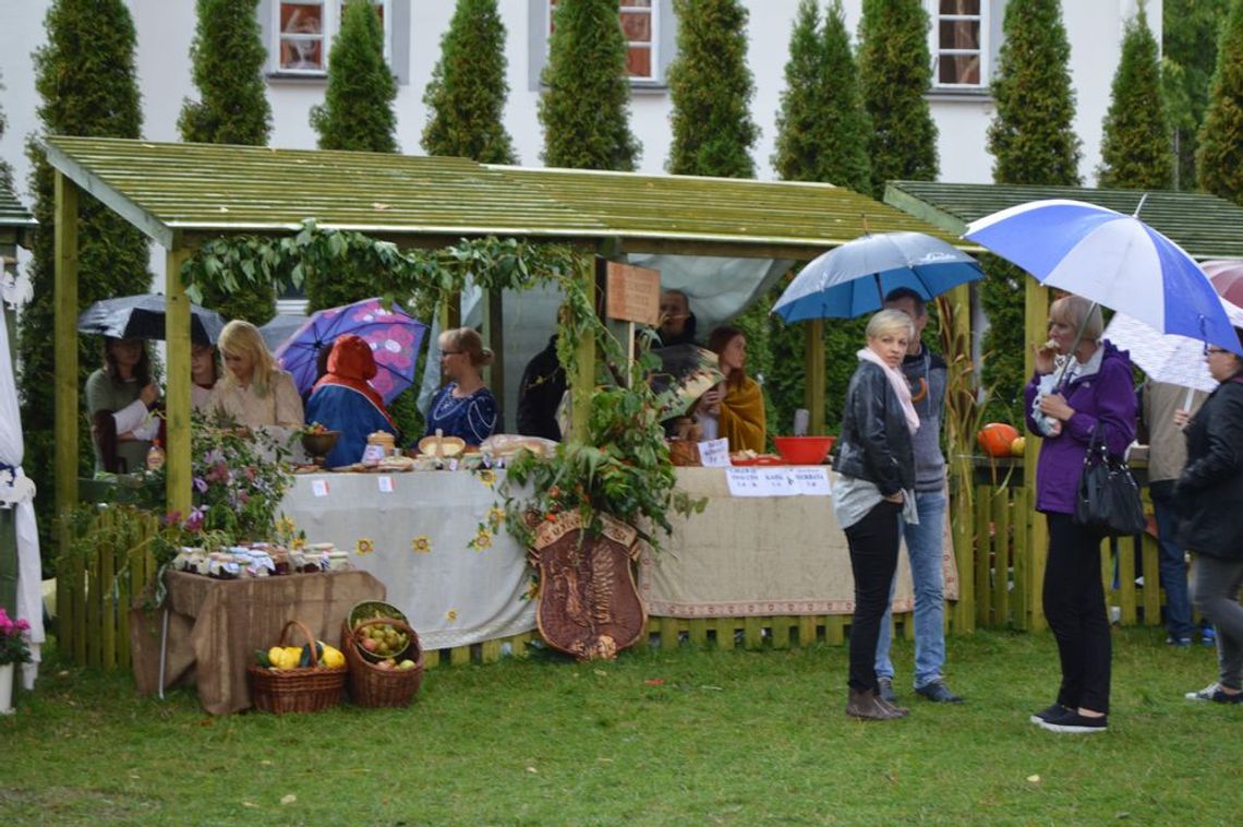 (ZDJĘCIA) Pogoda zepsuła niedzielną część Jarmarku Cysterskiego w Pelplinie (ZDJĘCIA) Pogoda zepsuła niedzielną część Jarmarku Cysterskiego w Pelplinie