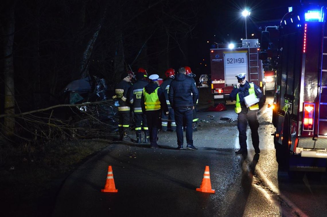 ZDJĘCIA: Poważny wypadek! Kierowca zmarł na miejscu, droga zablokowana