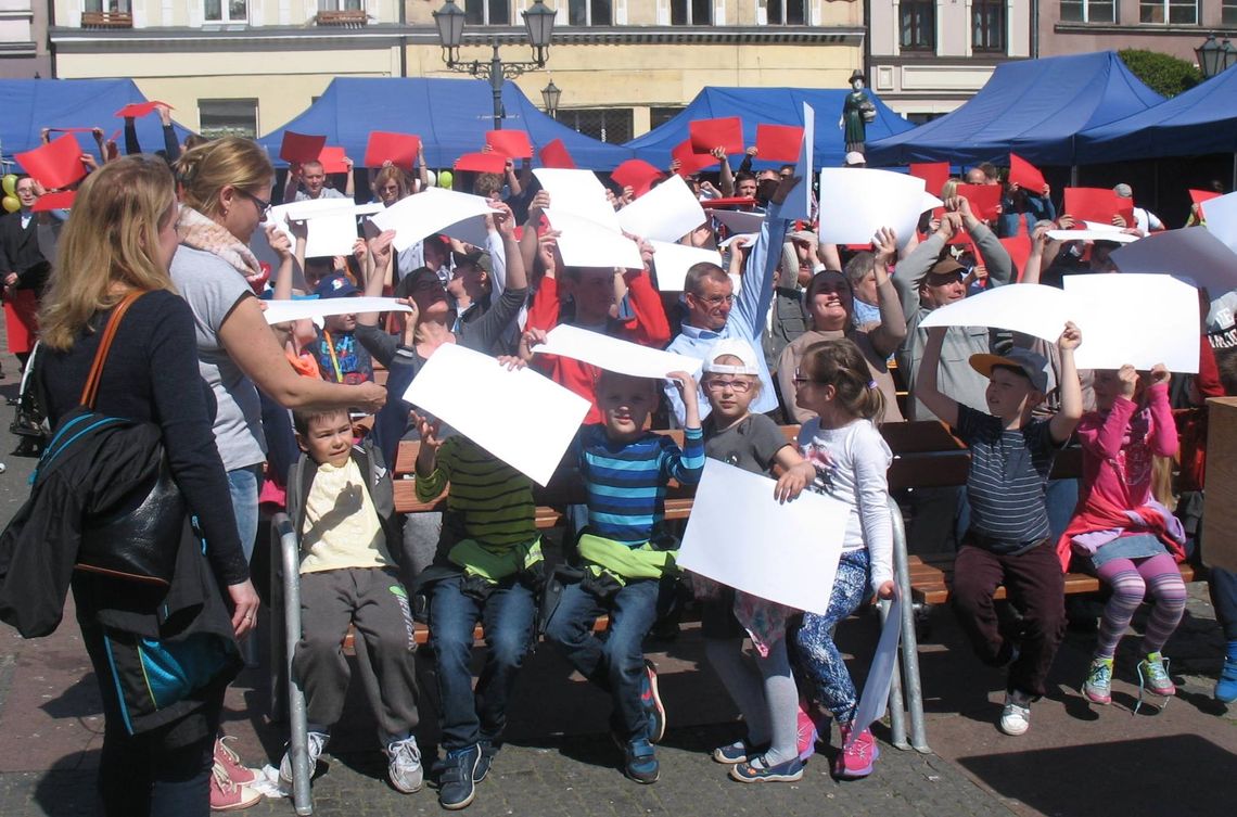 (ZDJĘCIA) Stragany i niezwykły koncert na pl. Hallera