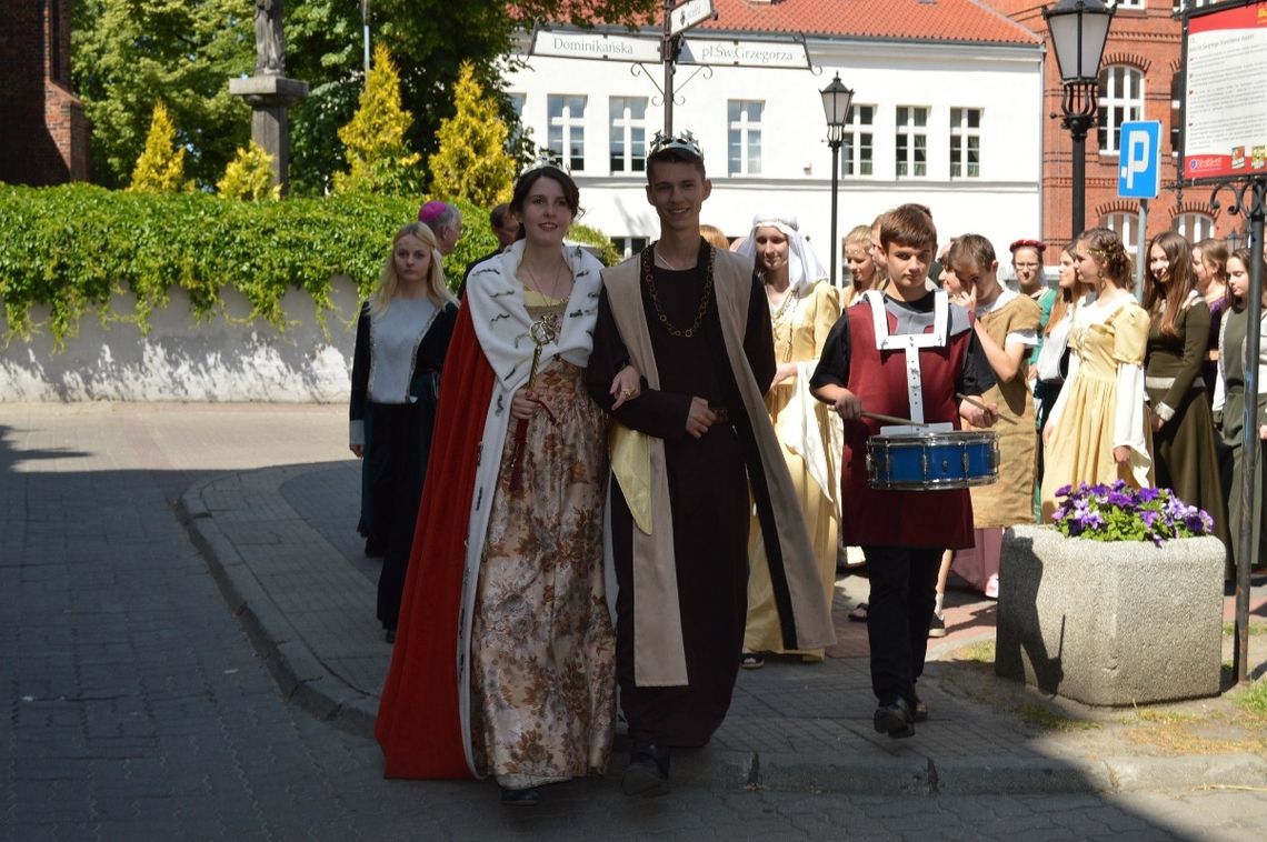 (ZDJĘCIA) Św. Jadwiga patronką Tczewa! Uroczysta msza i przedstawienie