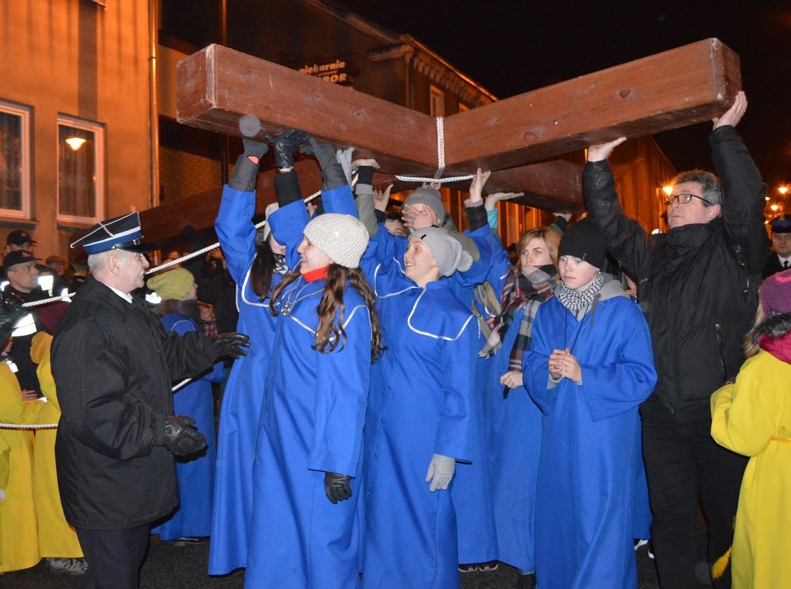 (ZDJĘCIA) Tłumy tczewian na Drodze Krzyżowej! 