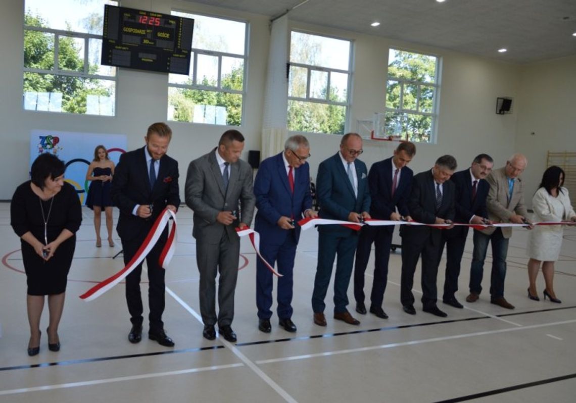 ZDJĘCIA: Uroczyste obchody jubileuszu szkoły i otwarcia hali widowiskowo - sportowej ZDJĘCIA: Uroczyste obchody jubileuszu szkoły i otwarcia hali widowiskowo - sportowej