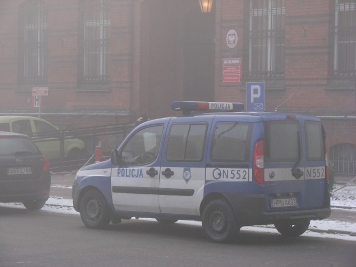 ZDJĘCIA! Uwaga ALARM bombowy w trzech starogardzkich placówkach ZDJĘCIA! Uwaga ALARM bombowy w trzech starogardzkich placówkach