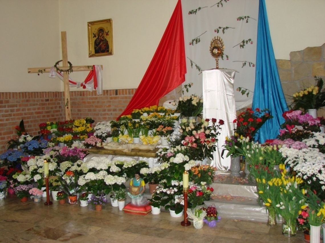 ZDJĘCIA: Wielka Sobota w obiektywie - Groby Pańskie i święcenie pokarmów