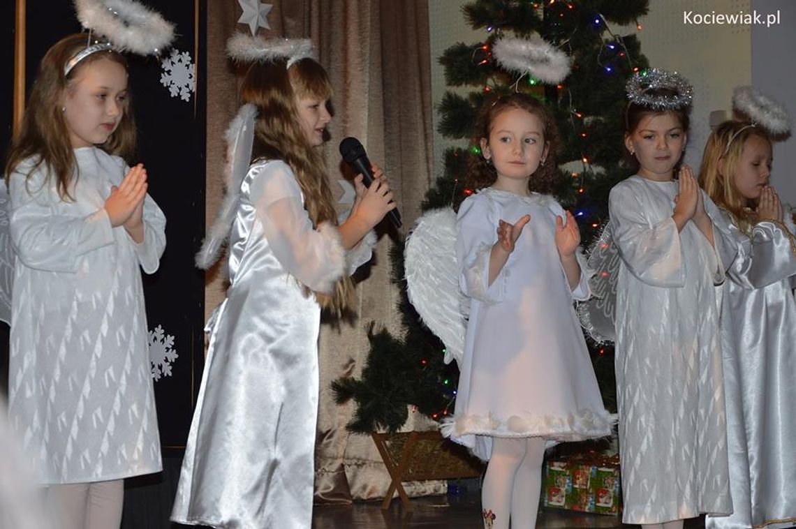 ZDJĘCIA: Wyjątkowa atmosfera na Jasełkach i kiermaszu Gminnego Przedszkola w Zblewie 