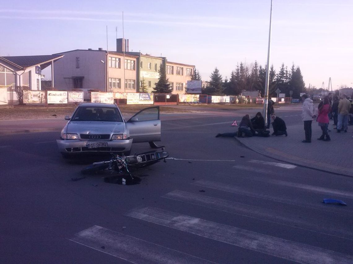 ZDJĘCIA. Wymusił pierwszeństwo i uderzył w motorowerzystę ZDJĘCIA. Wymusił pierwszeństwo i uderzył w motorowerzystę