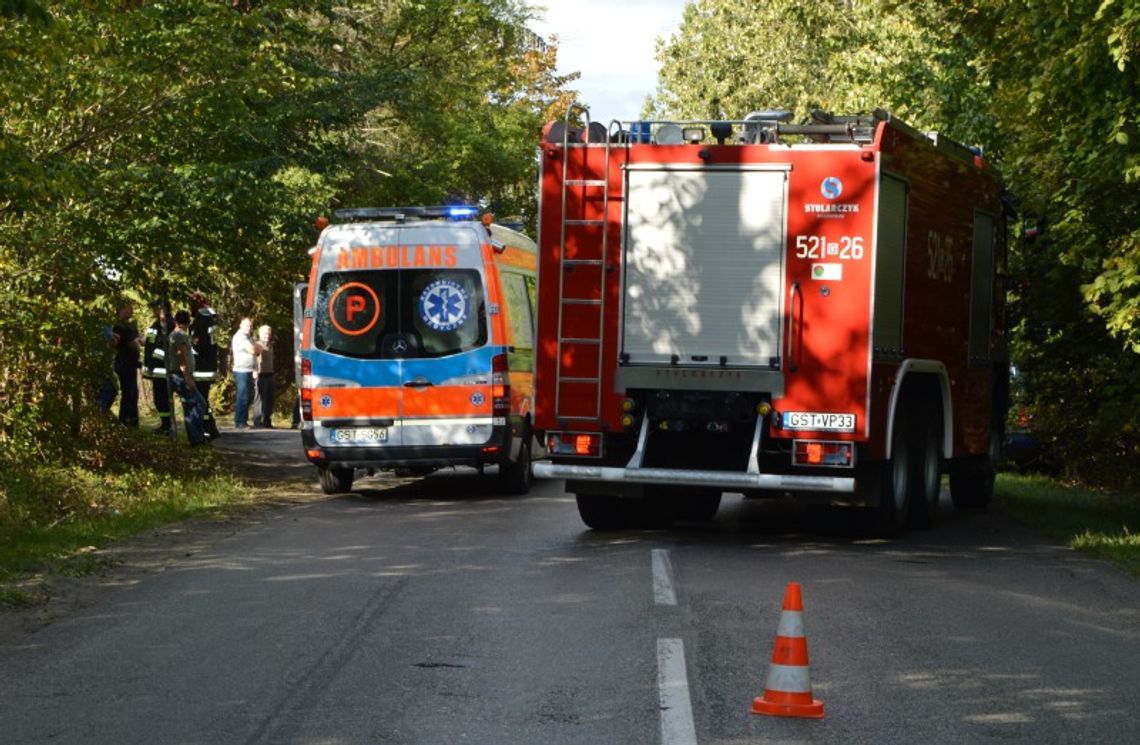 ZDJĘCIA: Wypadek na drodze krajowej nr 222. Zderzyły się dwa auta ZDJĘCIA: Wypadek na drodze krajowej nr 222. Zderzyły się dwa auta