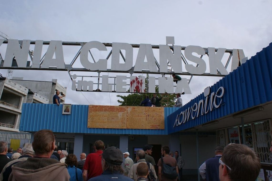 Zdjęli "Lenina" z bramy stoczni, prokuratura umorzyła donos na "Solidarność" Zdjęli "Lenina" z bramy stoczni, prokuratura umorzyła donos na "Solidarność"