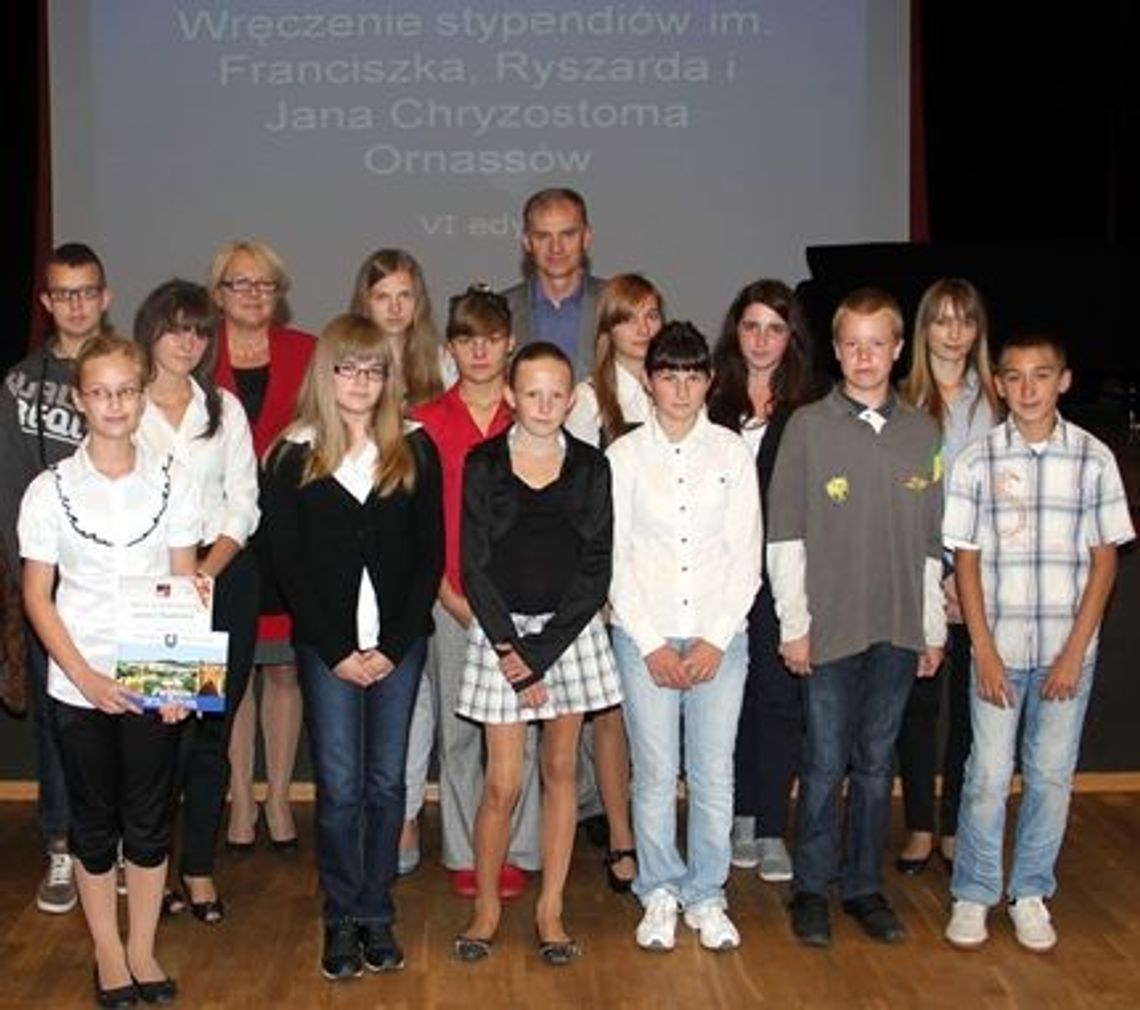 Zdolni uczniowie docenieni – wręczono stypendia im. Franciszka, Ryszarda i Jana Chryzostoma Ornassów Zdolni uczniowie docenieni – wręczono stypendia im. Franciszka, Ryszarda i Jana Chryzostoma Ornassów