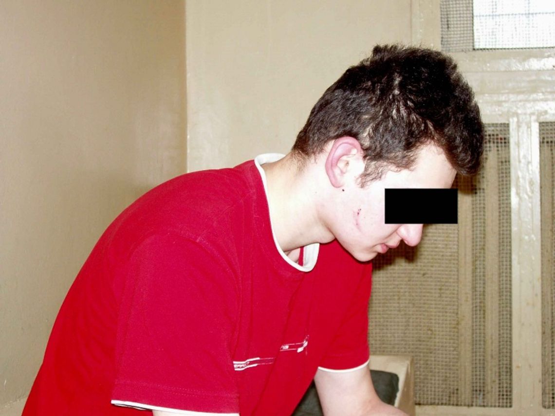 Zdradził go biały proszek pod nosem Zdradził go biały proszek pod nosem