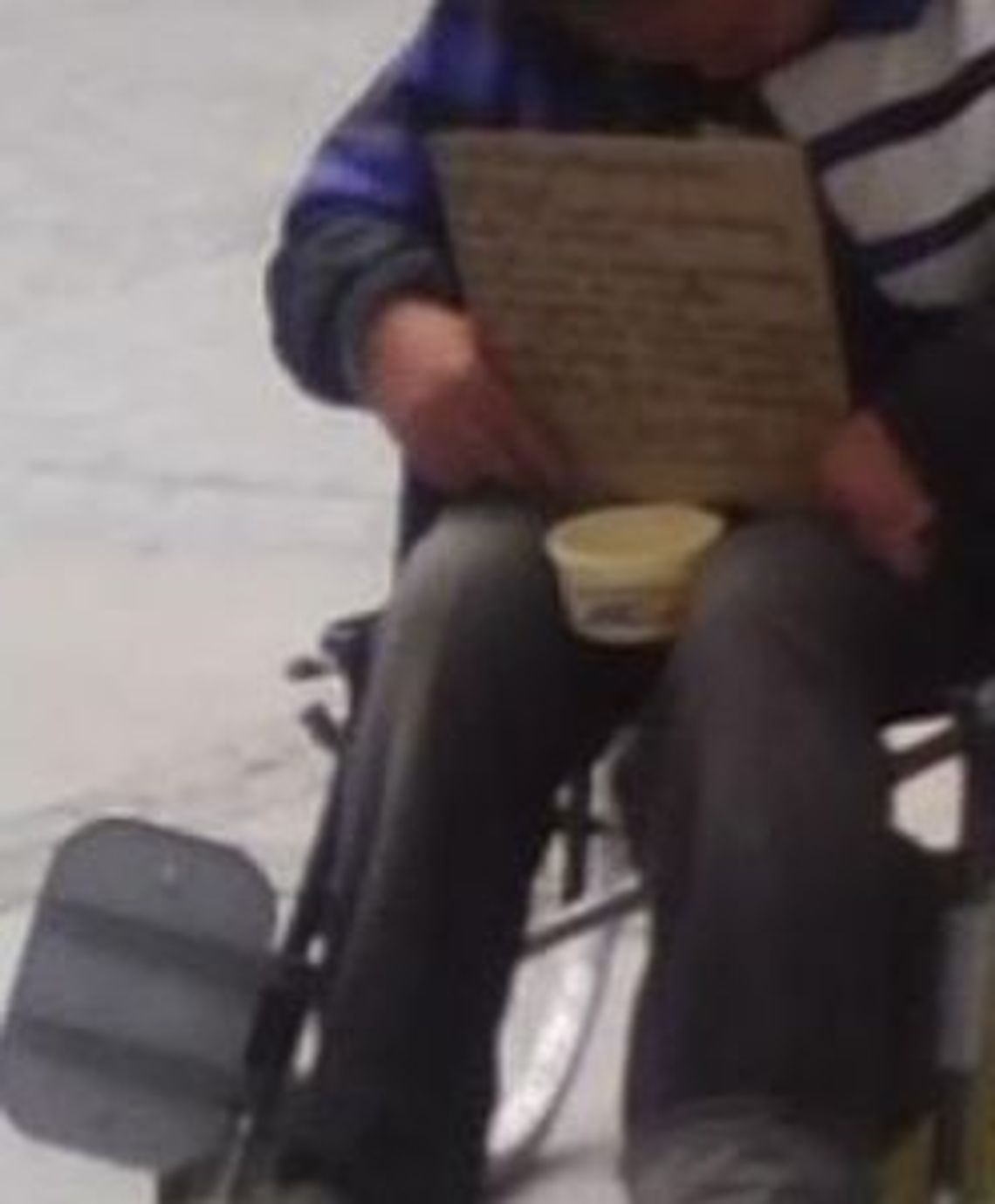 Żebrał na kradzionym wózku inwaldzkim Żebrał na kradzionym wózku inwaldzkim