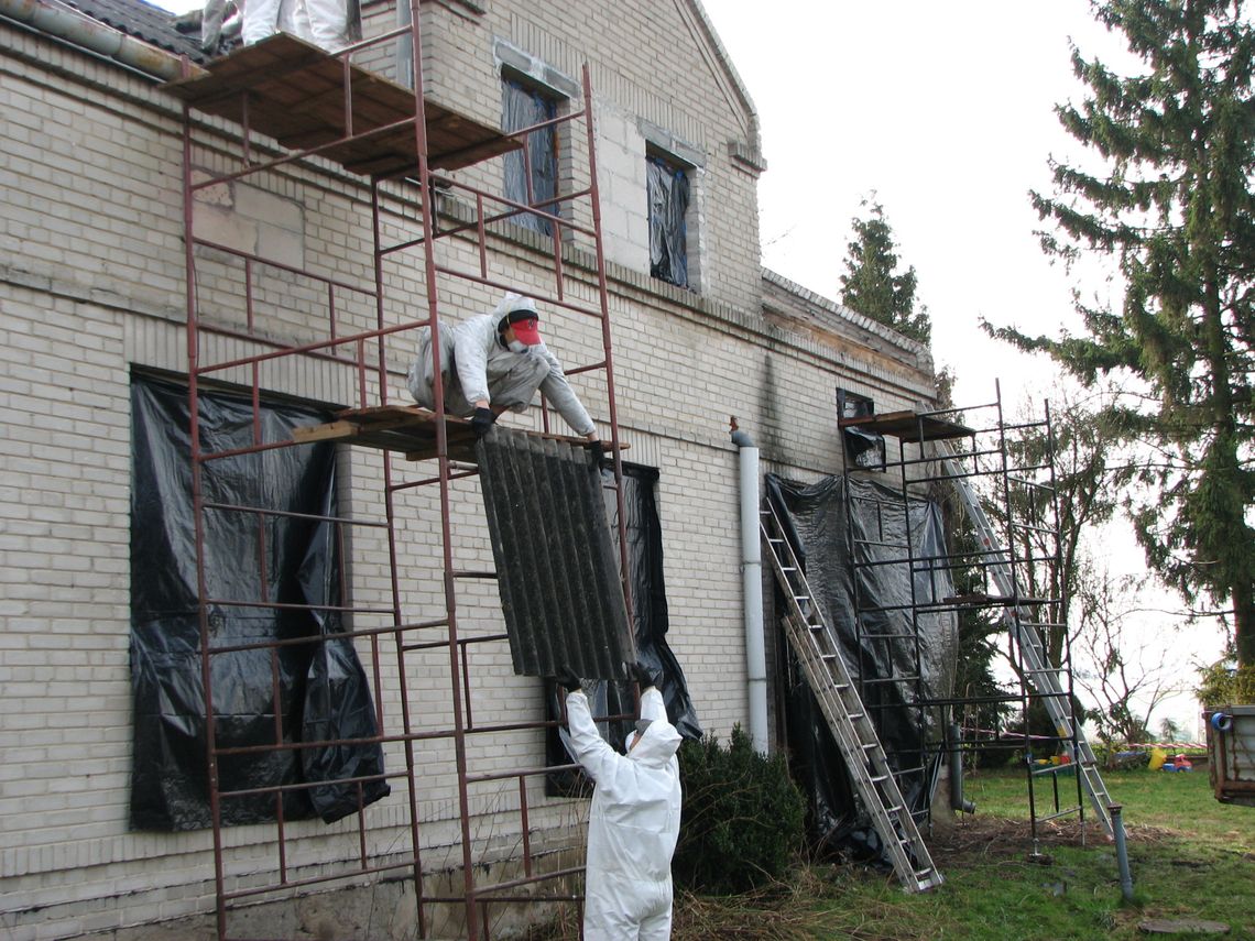 Zegar tyka dla azbestu – wymień eternit na dachu