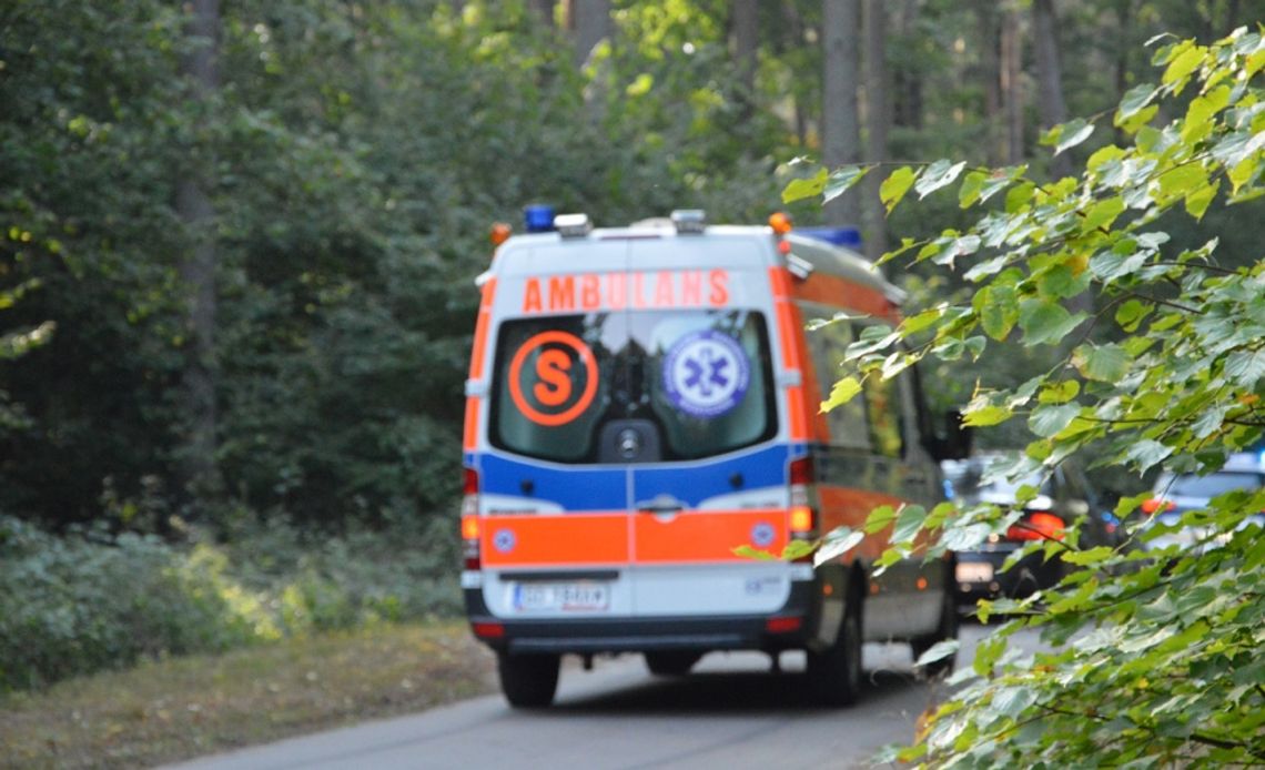 Zgon pod lokalem wyborczym przy al. Jana Pawła II w Starogardzie. Zmarł 66-letni mężczyzna