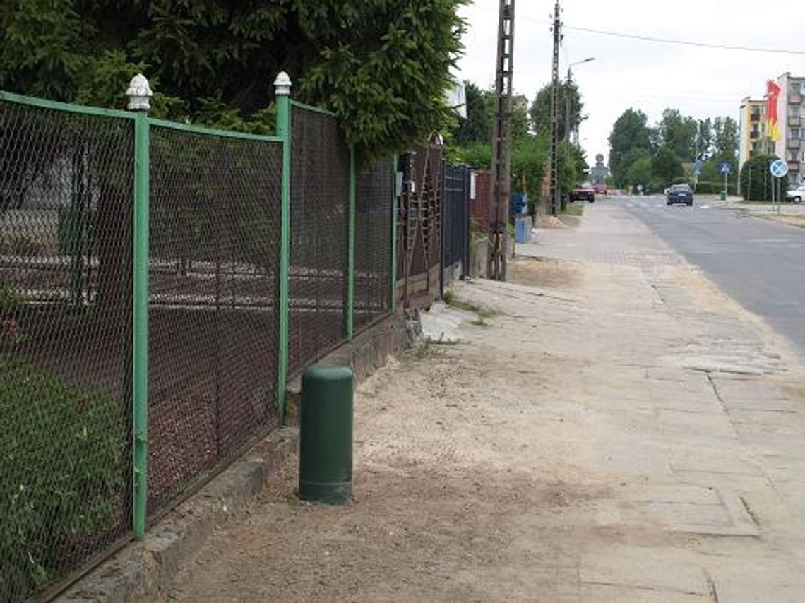 Zielone „straszydła” - 3 lata czekania na podłączenie kablówki Zielone „straszydła” - 3 lata czekania na podłączenie kablówki