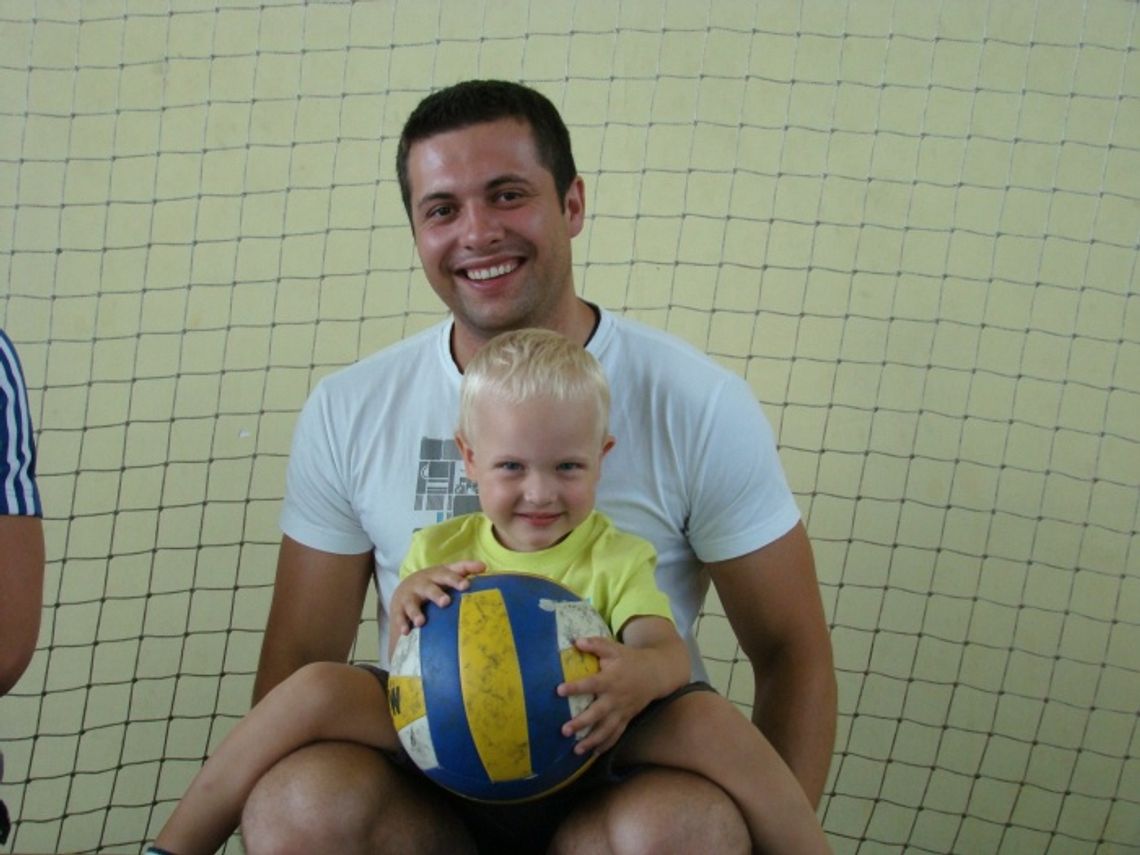 Zielono-niebieski turniej siatkówki - wojskowi pokonali policyjnych Zielono-niebieski turniej siatkówki - wojskowi pokonali policyjnych