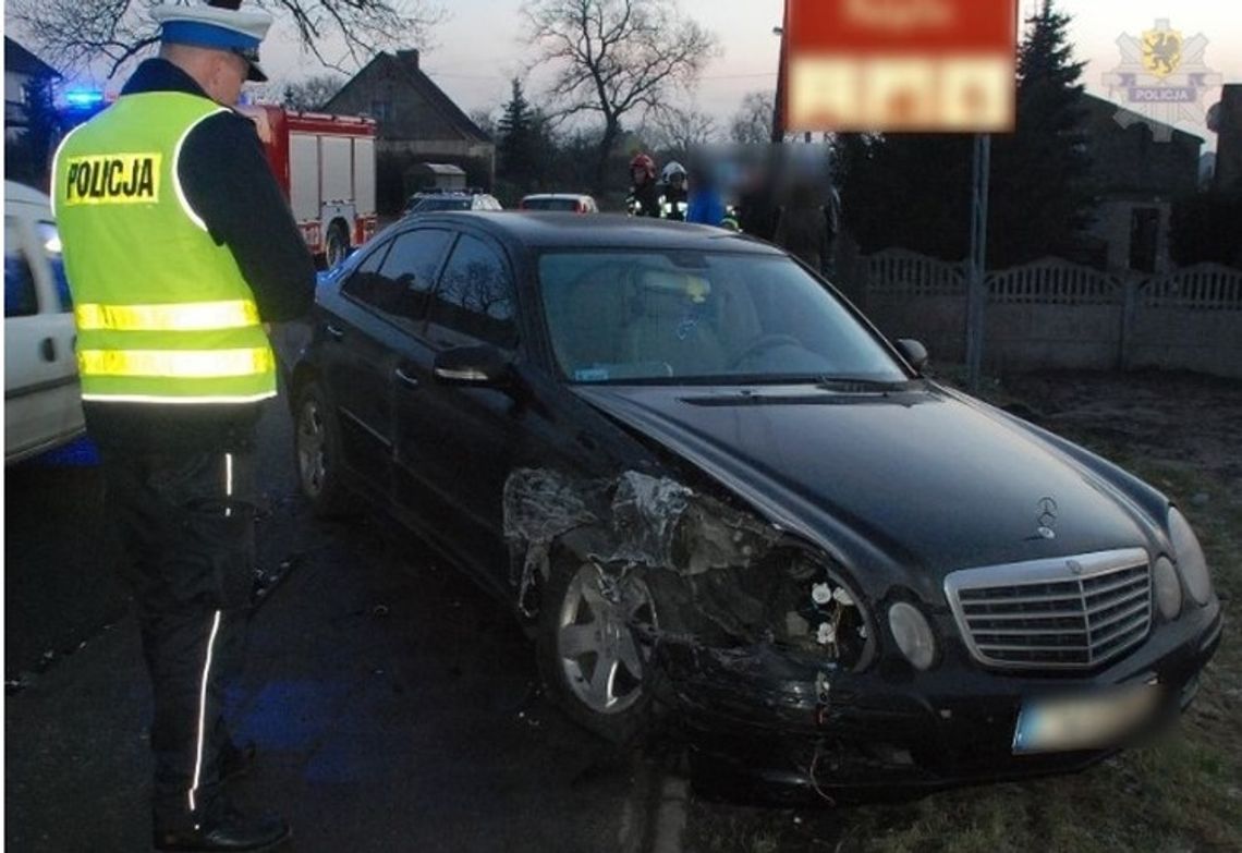 Zjechał na przeciwny pas i... Trzy auta rozbite w Rudnie Zjechał na przeciwny pas i... Trzy auta rozbite w Rudnie