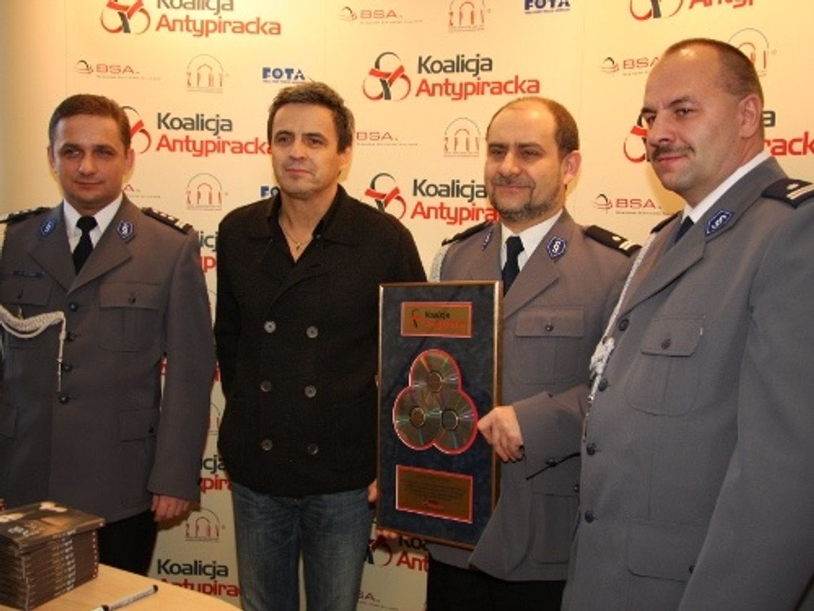 "Złote blachy" Koalicji Antypirackiej dla gdańskich „pegowców” "Złote blachy" Koalicji Antypirackiej dla gdańskich „pegowców”