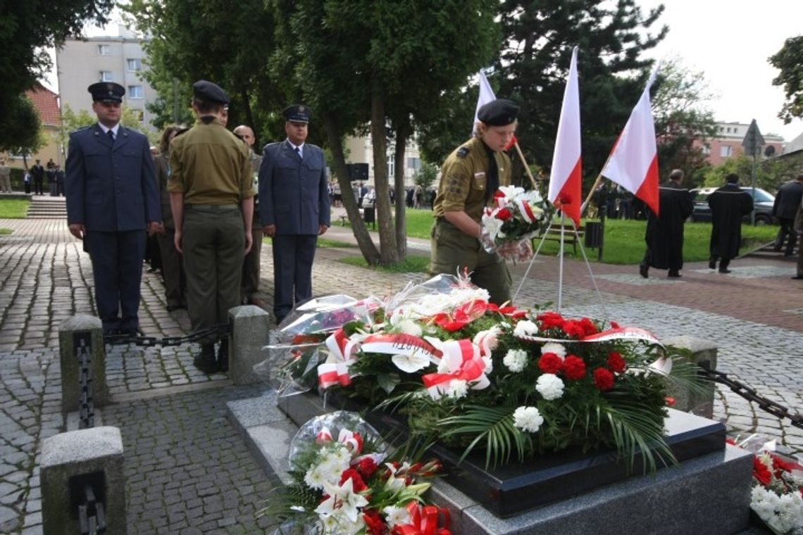 Złożą kwiaty na Skwerze Złożą kwiaty na Skwerze