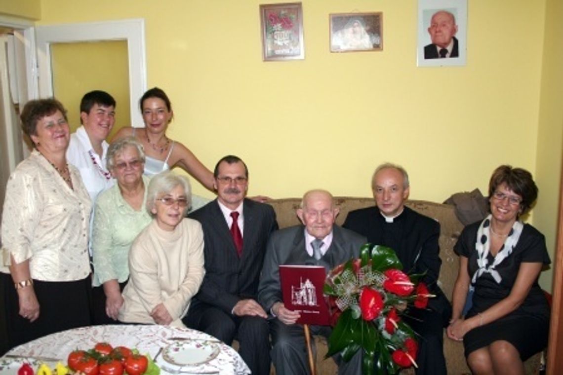 Zmarł najstarszy mieszkaniec gminy Pelplin. Przeżył aż 102 lata… Zmarł najstarszy mieszkaniec gminy Pelplin. Przeżył aż 102 lata…