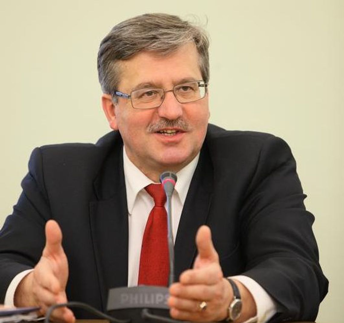 Zmiana słowa w przysiędze prezydenckiej Komorowskiego: "dobrość Ojczyzny" zamiast "dobro Ojczyzny" Zmiana słowa w przysiędze prezydenckiej Komorowskiego: "dobrość Ojczyzny" zamiast "dobro Ojczyzny"