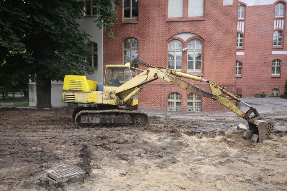 Zmodernizują główne wejście do szkoły Zmodernizują główne wejście do szkoły