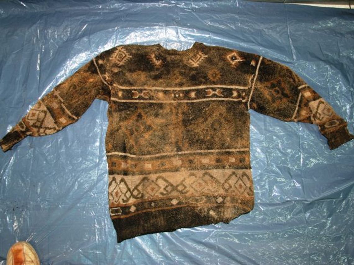 Znaleziono zwłoki mężczyzny ukryte pod posadzką wiaty garażowej Znaleziono zwłoki mężczyzny ukryte pod posadzką wiaty garażowej