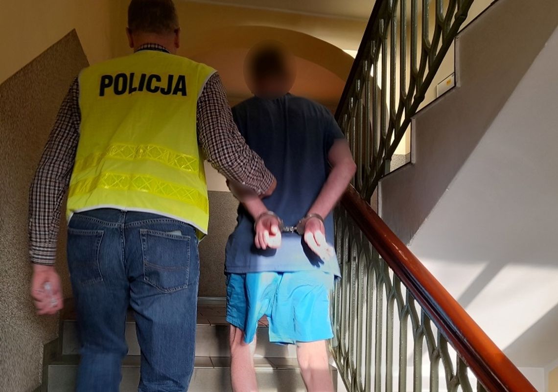 Znęcał się nad matką, złamał jej rękę. Został zatrzymany Znęcał się nad matką, złamał jej rękę. Został zatrzymany