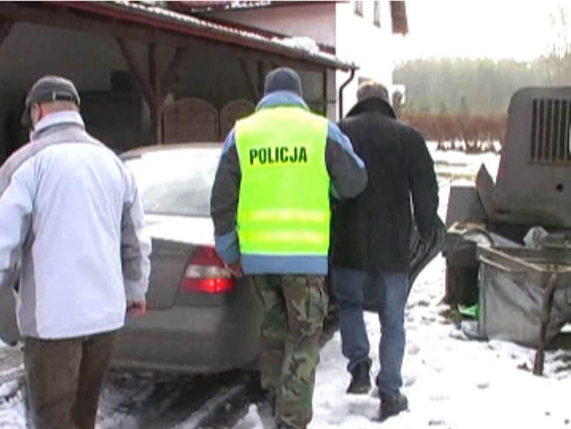 ZOOFILE kręcili porno ze zwięrzętami i rozsyłali w internecie ZOOFILE kręcili porno ze zwięrzętami i rozsyłali w internecie