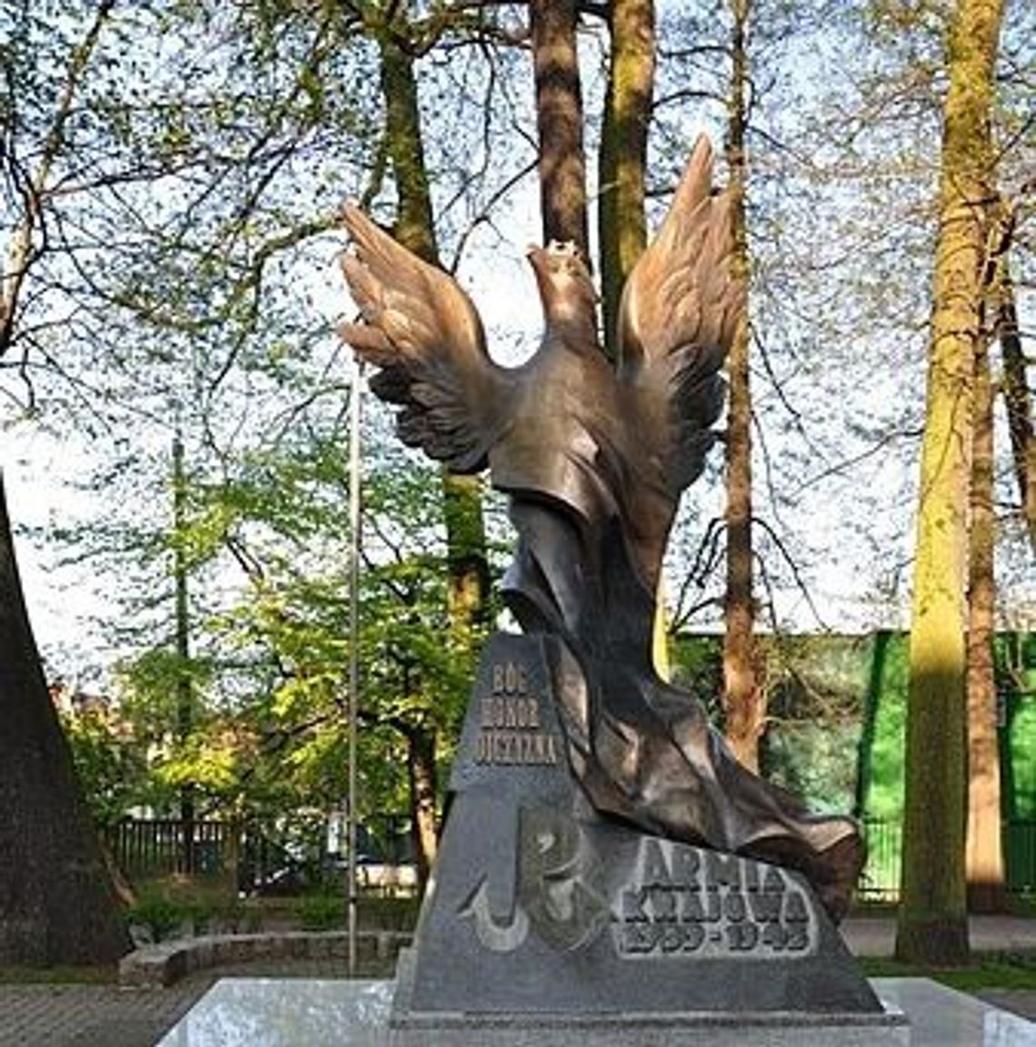 Zrobił pętlę z kabla - wisiał na pomniku w Sopocie