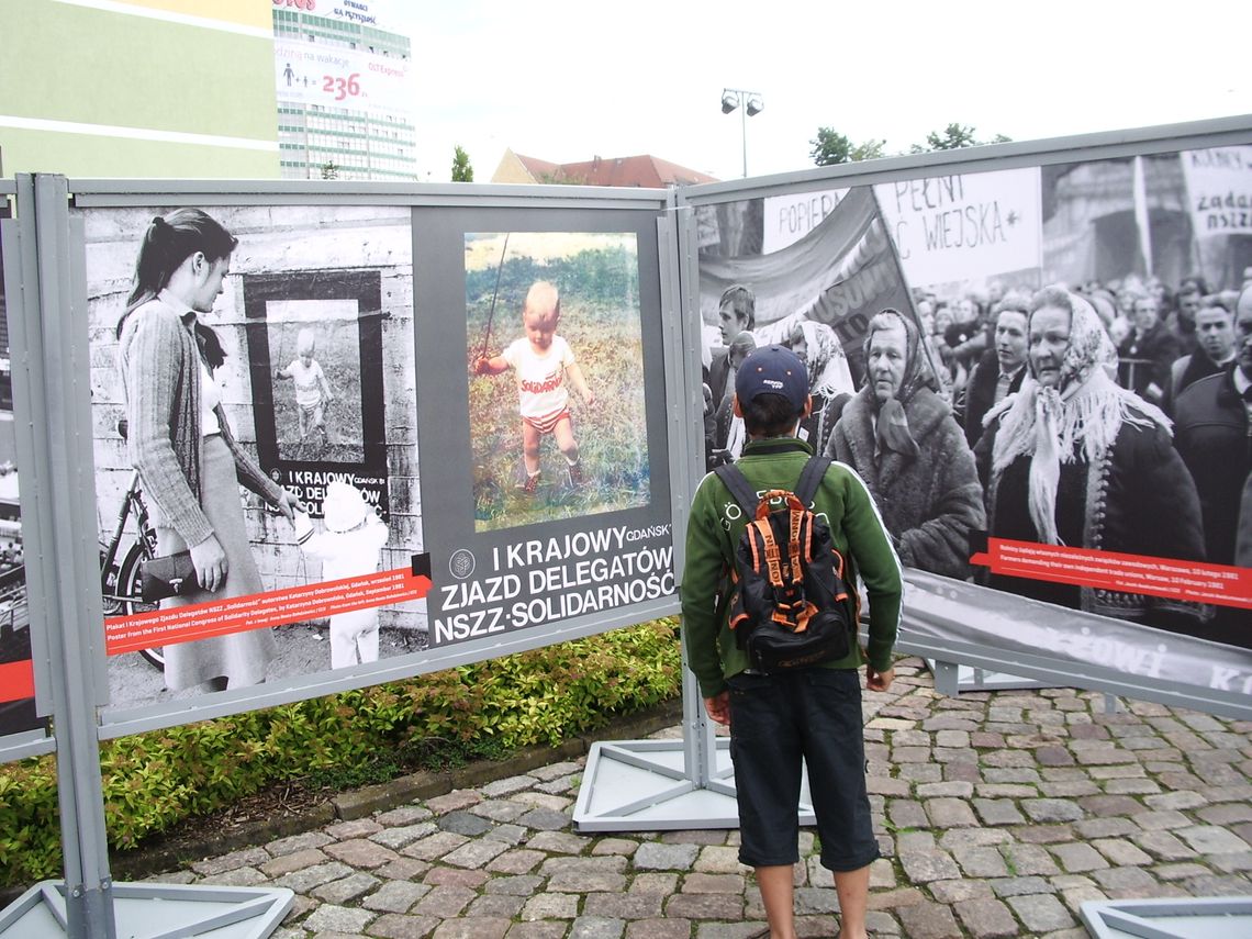 Zwiedzają i wysyłają zdjęcia Zwiedzają i wysyłają zdjęcia