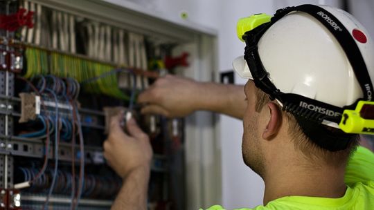 Electrician with DSB (rotations, free accommodation and meals)