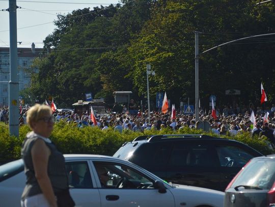 Tysiące ludzi na pogrzebie "Inki" i "Zagończyka"