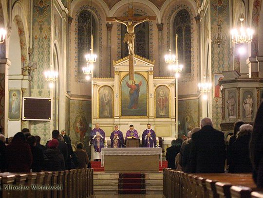 Odsłonięcie tablicy pamięci ofiar UB i SB