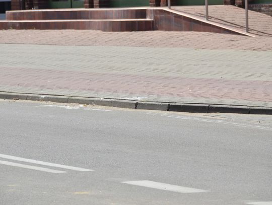 Potrącenie pracownika malującego pasy - zdjęcia z miejsca zdarzenia Potrącenie pracownika malującego pasy - zdjęcia z miejsca zdarzenia